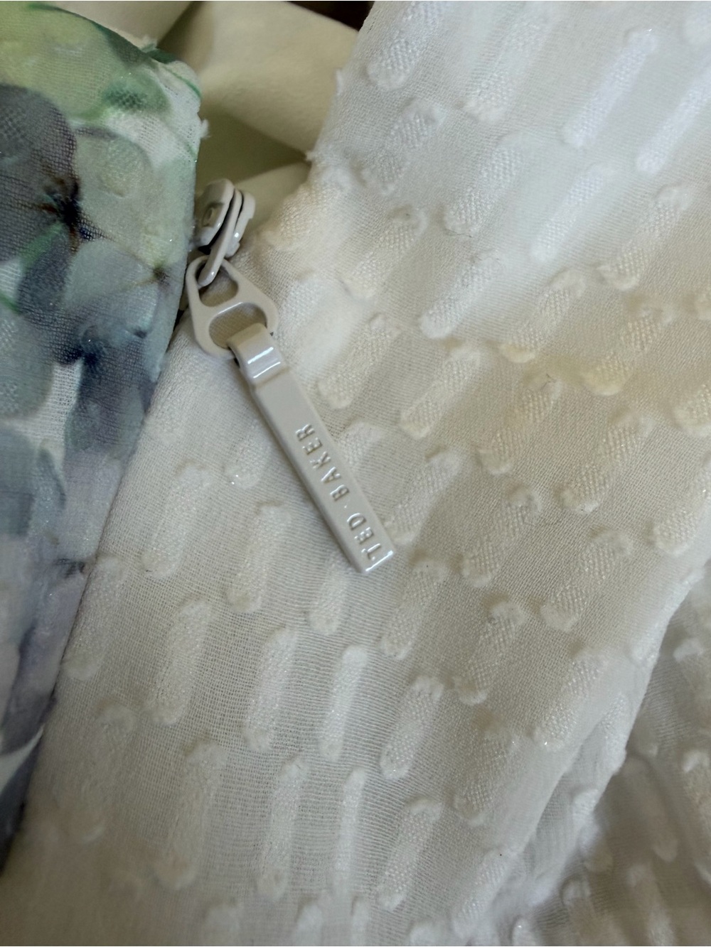 Ted Baker White Dress with Multicolor Floral Pattern - Picture 6 of 7